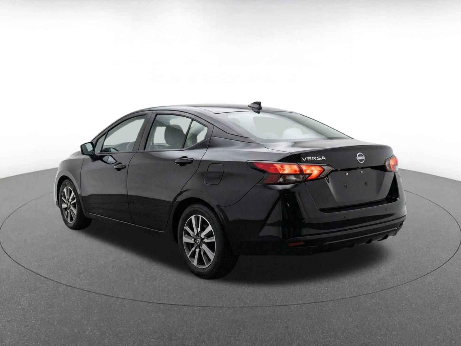 Used 2025 Nissan Versa SV FWD image 7