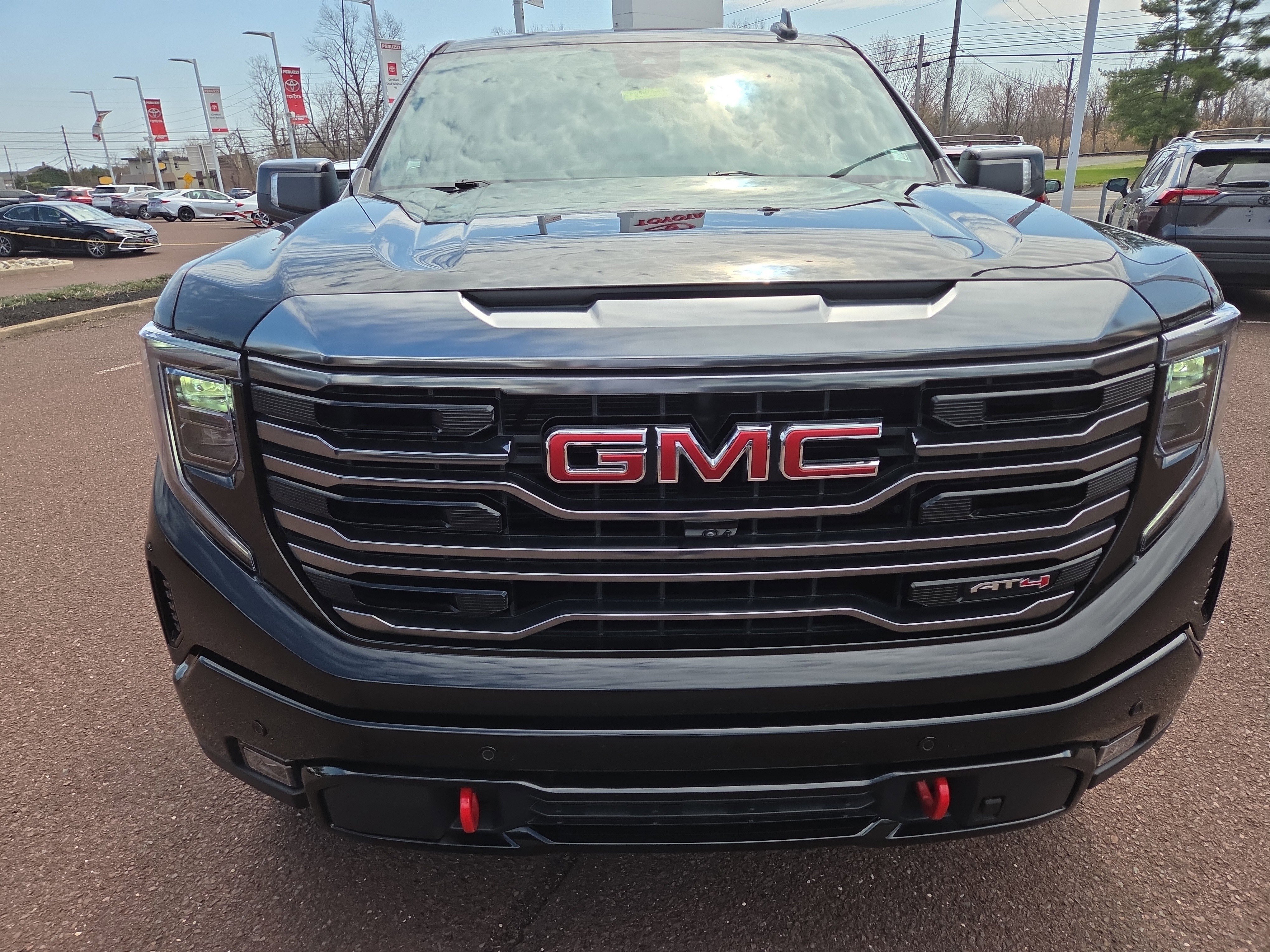 Used 2024 GMC Sierra 1500 AT4 w/ Technology Package image 8