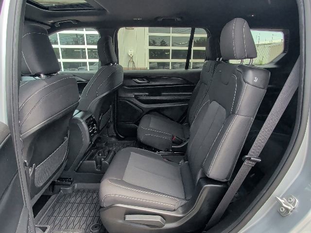 Used 2024 Jeep Grand Cherokee L Laredo AWD/4WD image 27