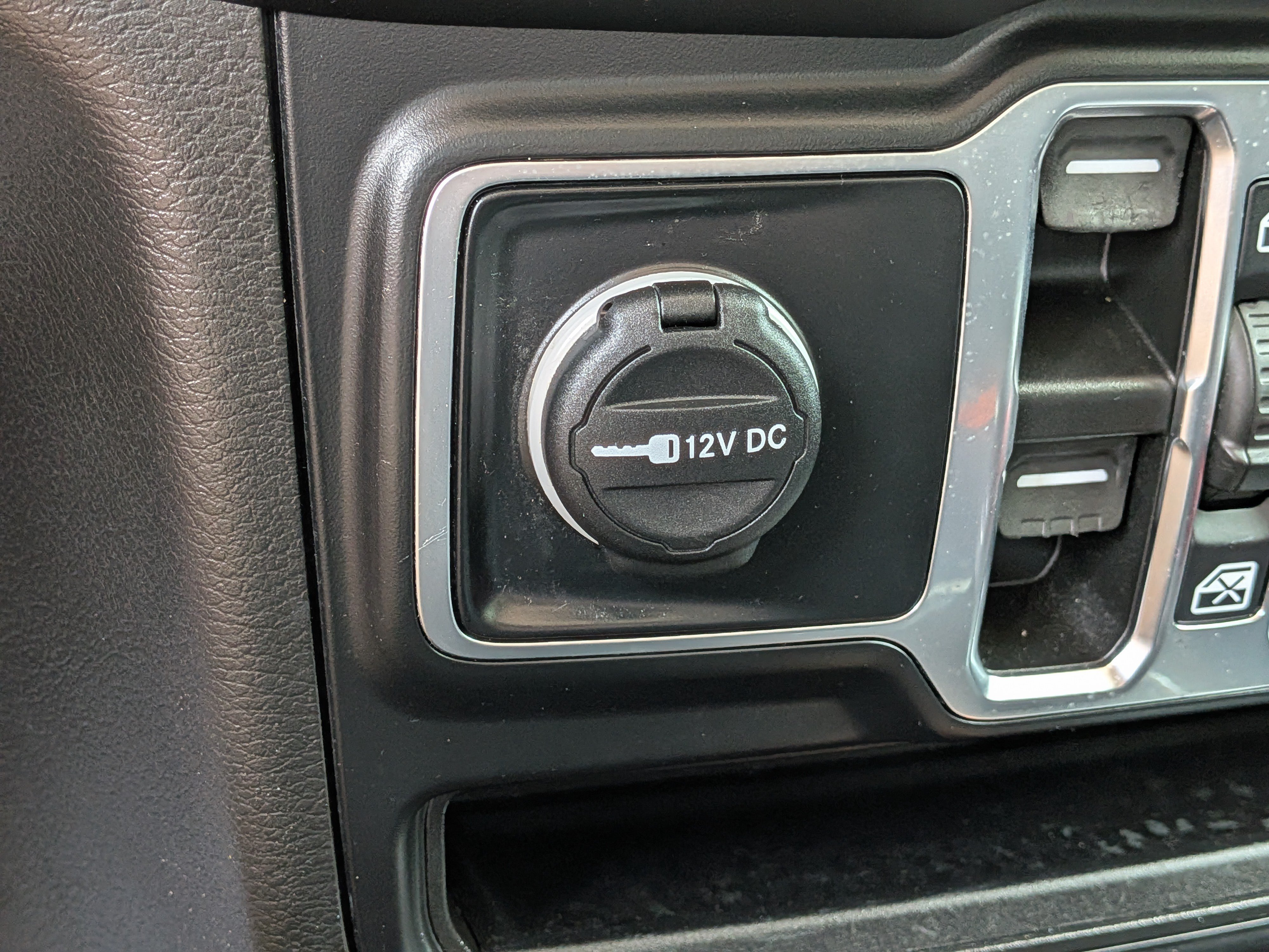 Used 2022 Jeep Gladiator Overland w/ Cold Weather Group AWD/4WD image 29