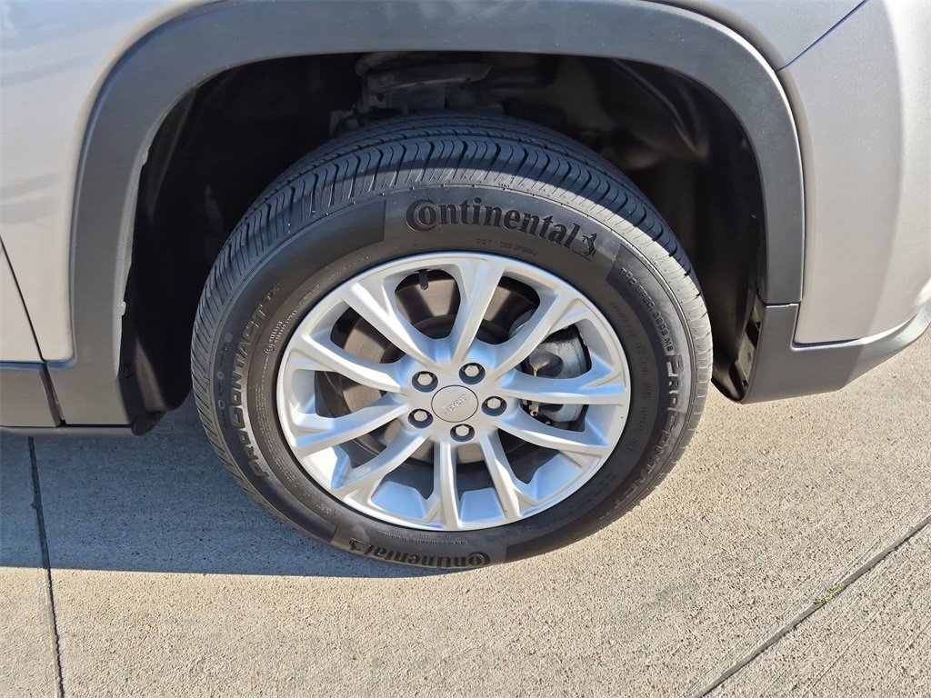 Used 2019 Jeep Cherokee Limited image 10