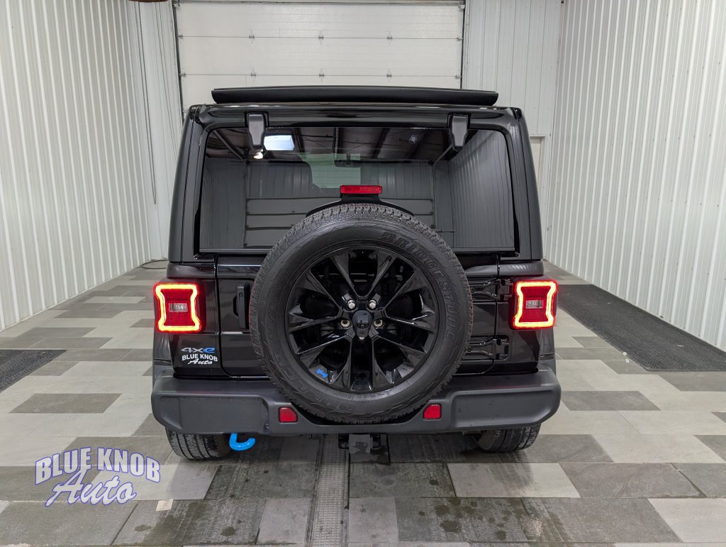 Used 2023 Jeep Wrangler Unlimited Sahara w/ Cold Weather Group AWD/4WD image 3