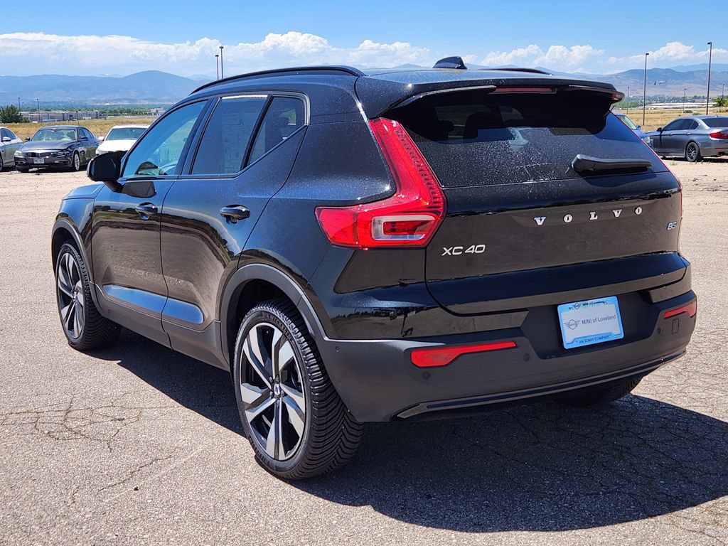 Used 2025 Volvo XC40 B5 Plus w/ Climate Package AWD/4WD image 3