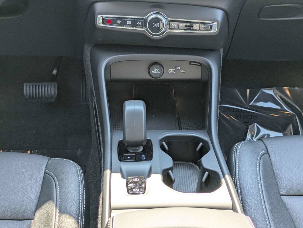 New 2026 Volvo XC40 B5 Core AWD/4WD image 20
