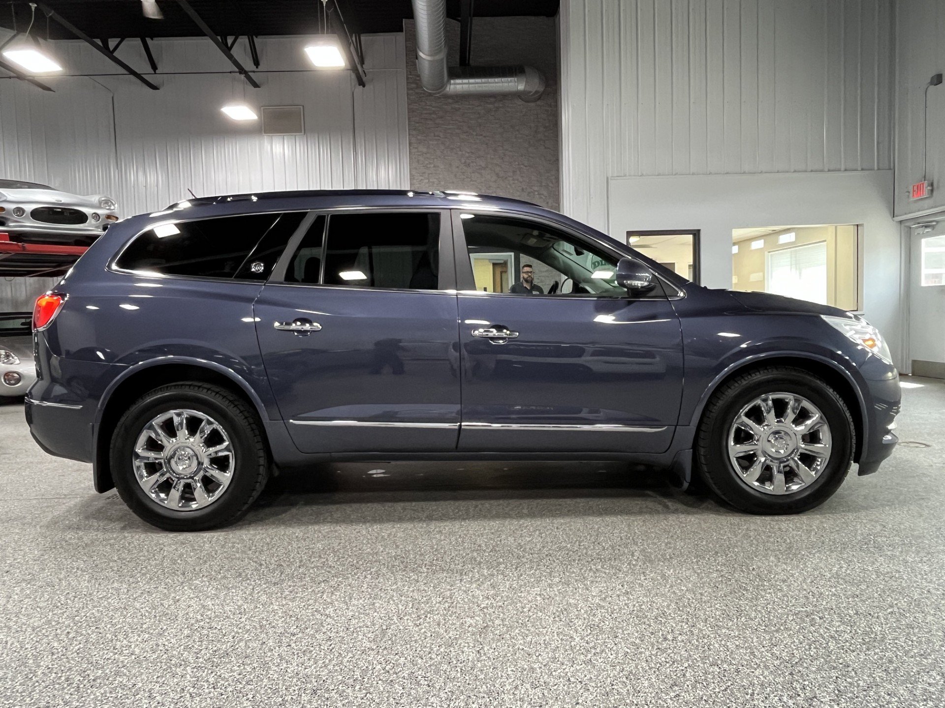 Used 2014 Buick Enclave Premium w/ Trailering Provision Package AWD/4WD image 4