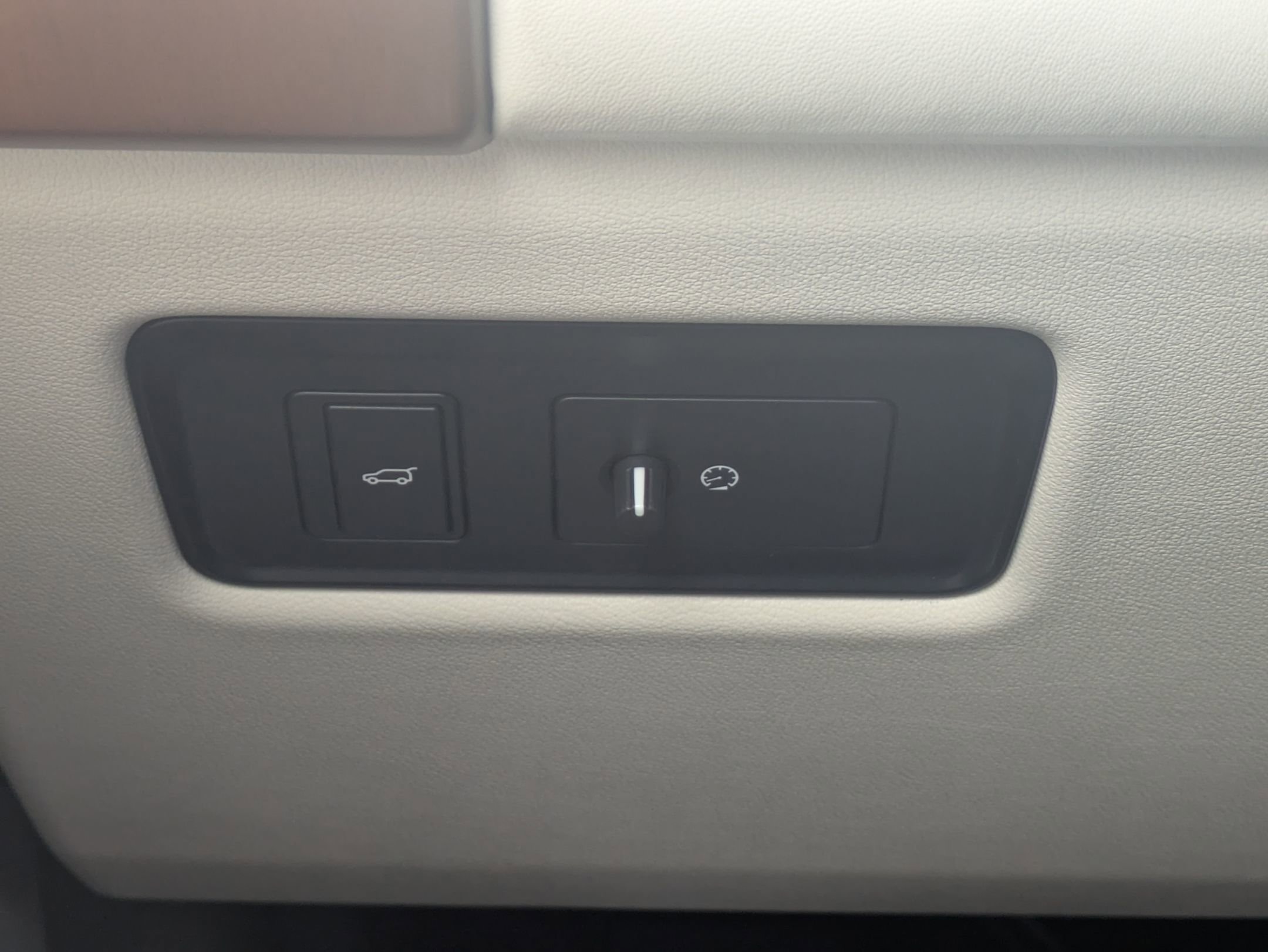 Used 2019 Land Rover Range Rover Long Wheelbase Supercharged image 18