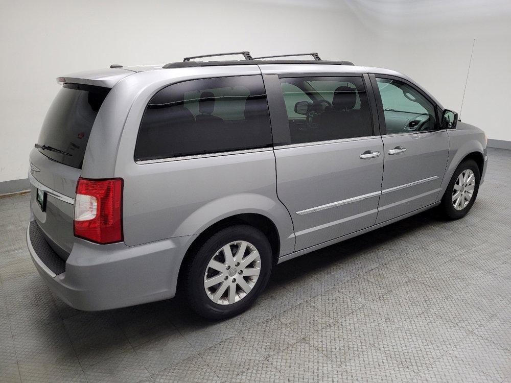 Used 2016 Chrysler Town & Country Touring w/ Driver Convenience Group FWD image 10