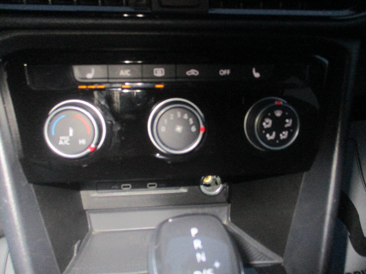 Used 2023 Volkswagen Taos SE image 20