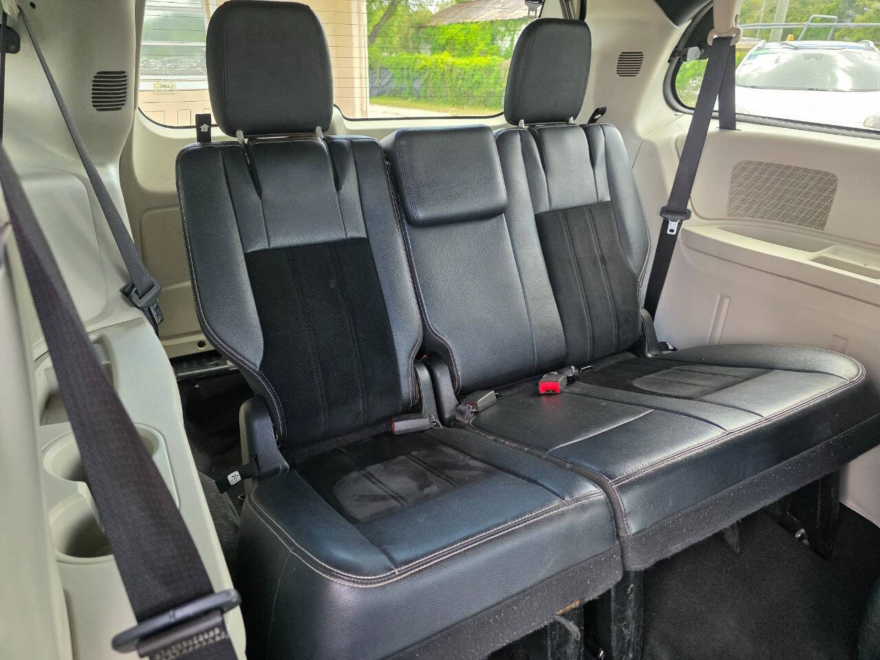 Used 2017 Dodge Grand Caravan SXT FWD image 12