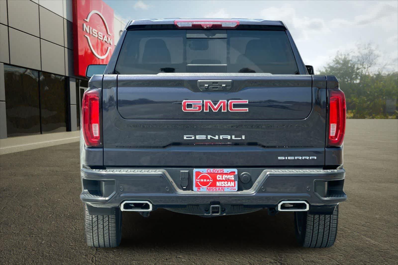 Used 2022 GMC Sierra 1500 Denali w/ Denali Reserve Package AWD/4WD image 8