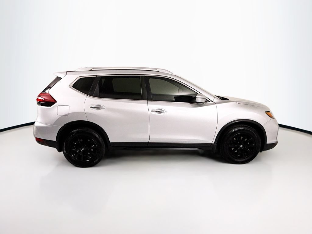 Used 2019 Nissan Rogue S w/ Special Edition Package FWD image 4