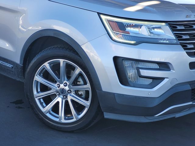 Used 2017 Ford Explorer XLT w/ Equipment Group 202A FWD image 3