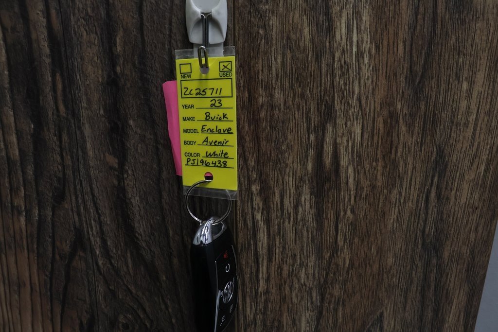 Used 2023 Buick Enclave Avenir w/ Avenir Technology Package image 38