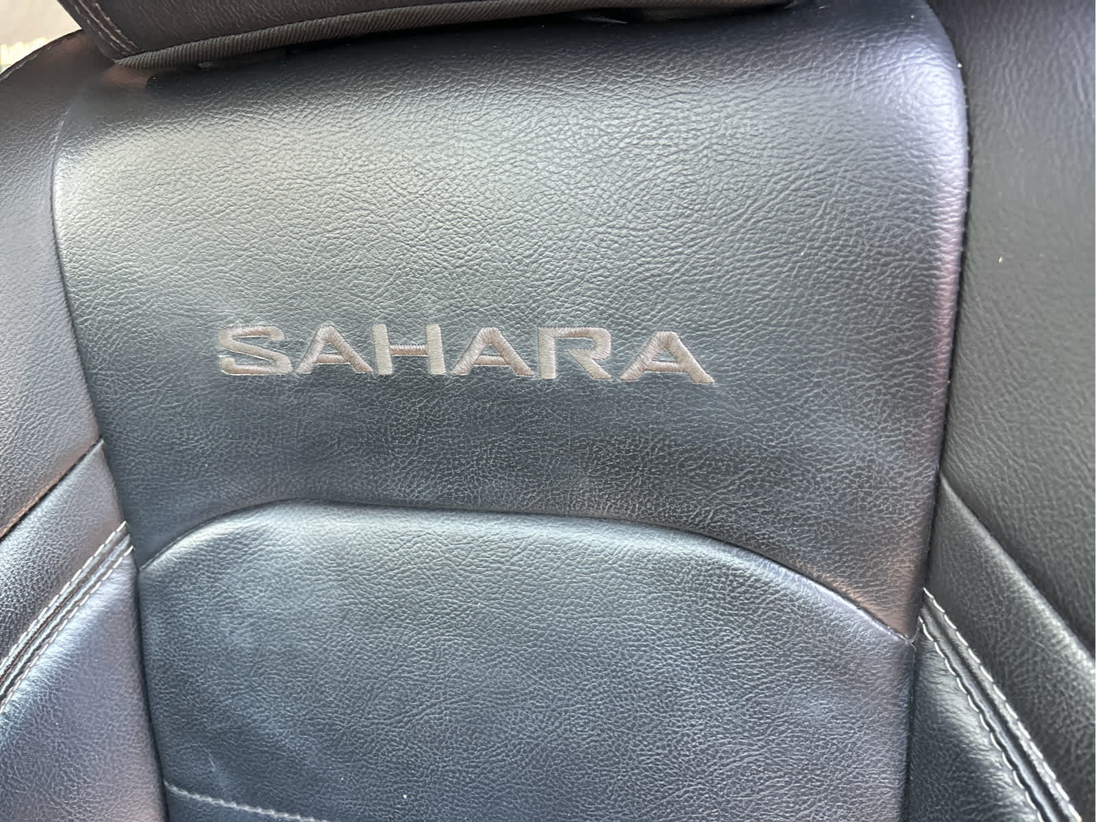 Used 2018 Jeep Wrangler Unlimited Sahara AWD/4WD image 11