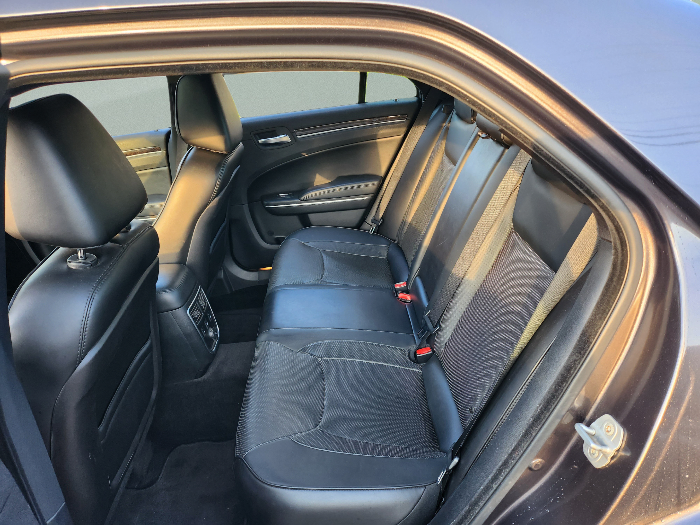 Used 2013 Chrysler 300 C RWD image 23