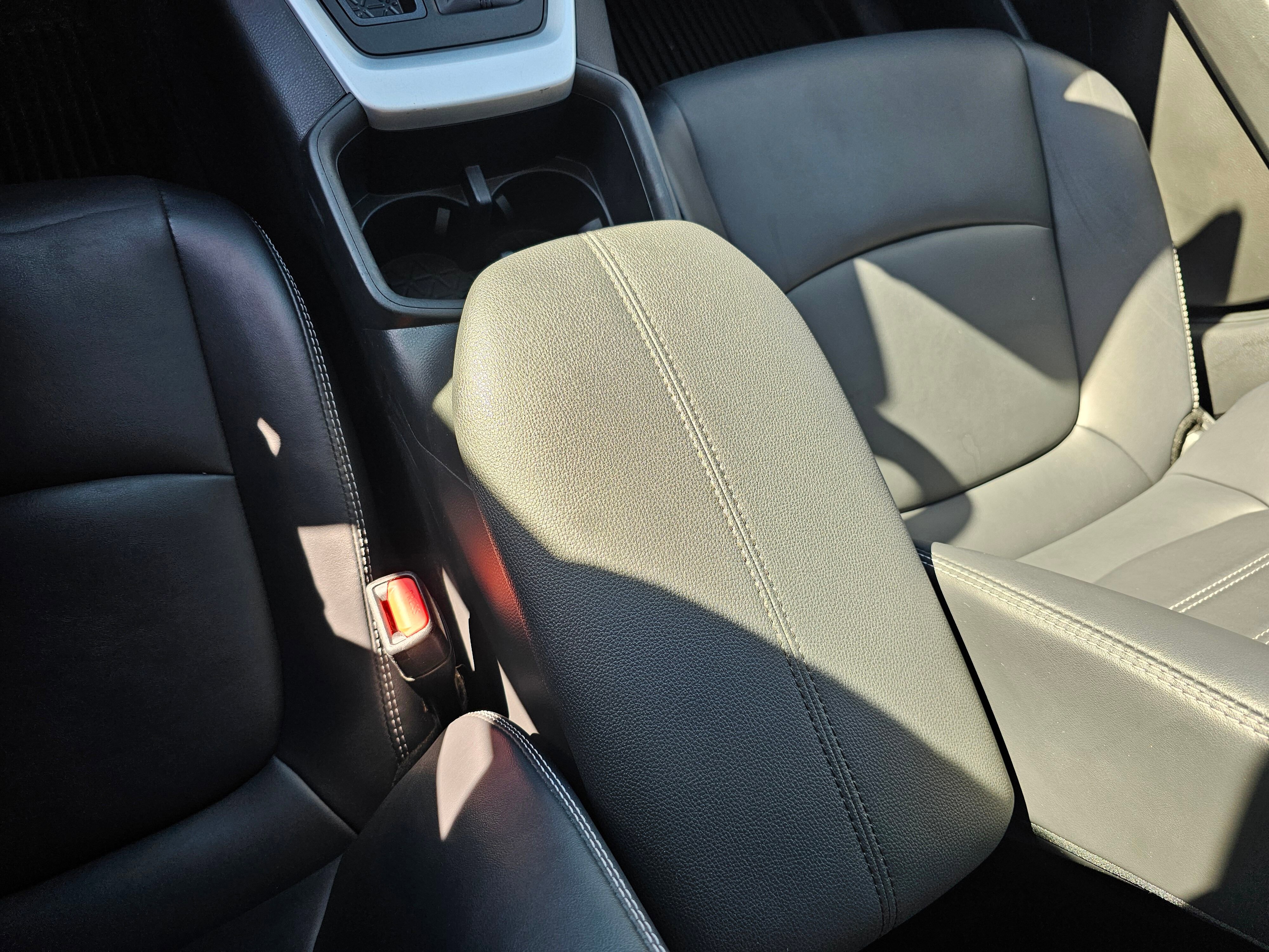 Used 2023 Toyota RAV4 XLE Premium image 24