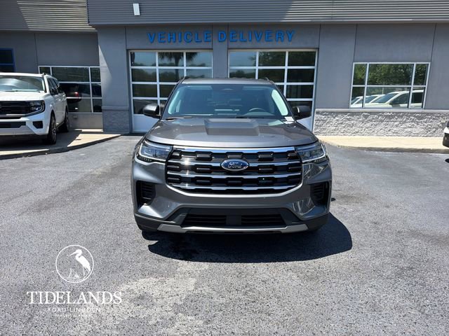 New 2026 Ford Explorer Active RWD image 2