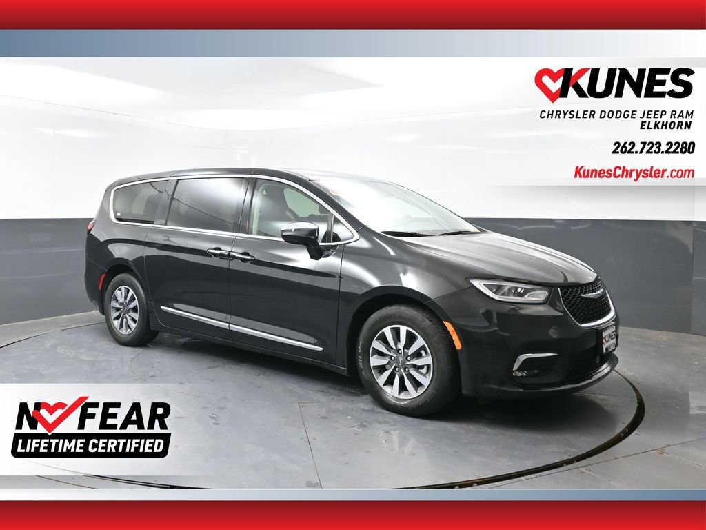 Used 2023 Chrysler Pacifica Limited FWD image 1