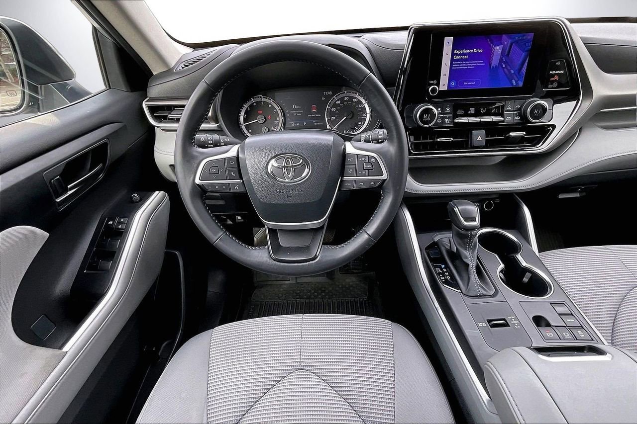 Used 2023 Toyota Highlander LE image 12