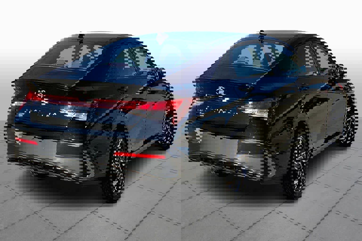 Used 2025 Hyundai Elantra Sport image 13