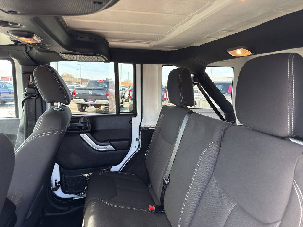 Used 2016 Jeep Wrangler Unlimited Sahara image 29