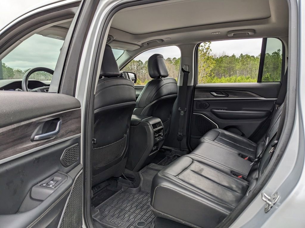 Used 2022 Jeep Grand Cherokee Limited image 39