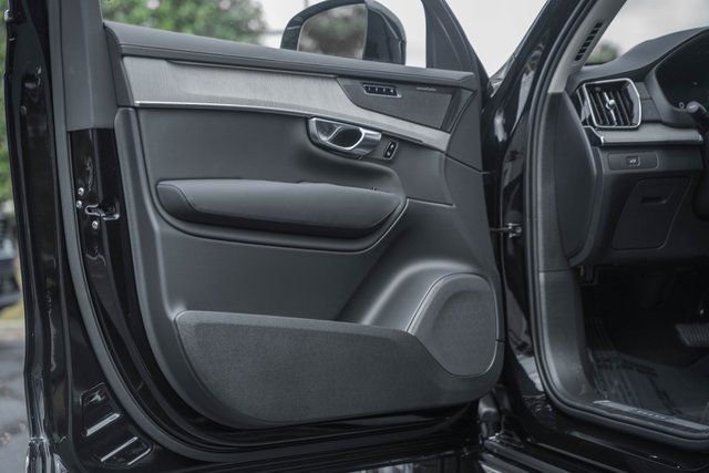 New 2026 Volvo XC90 B6 Ultra w/ Protection Package image 36