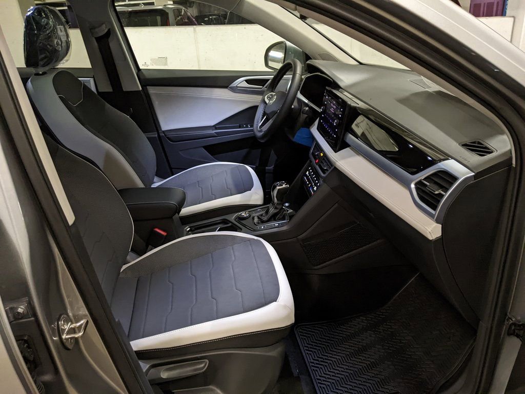 New 2026 Volkswagen Taos SE image 22