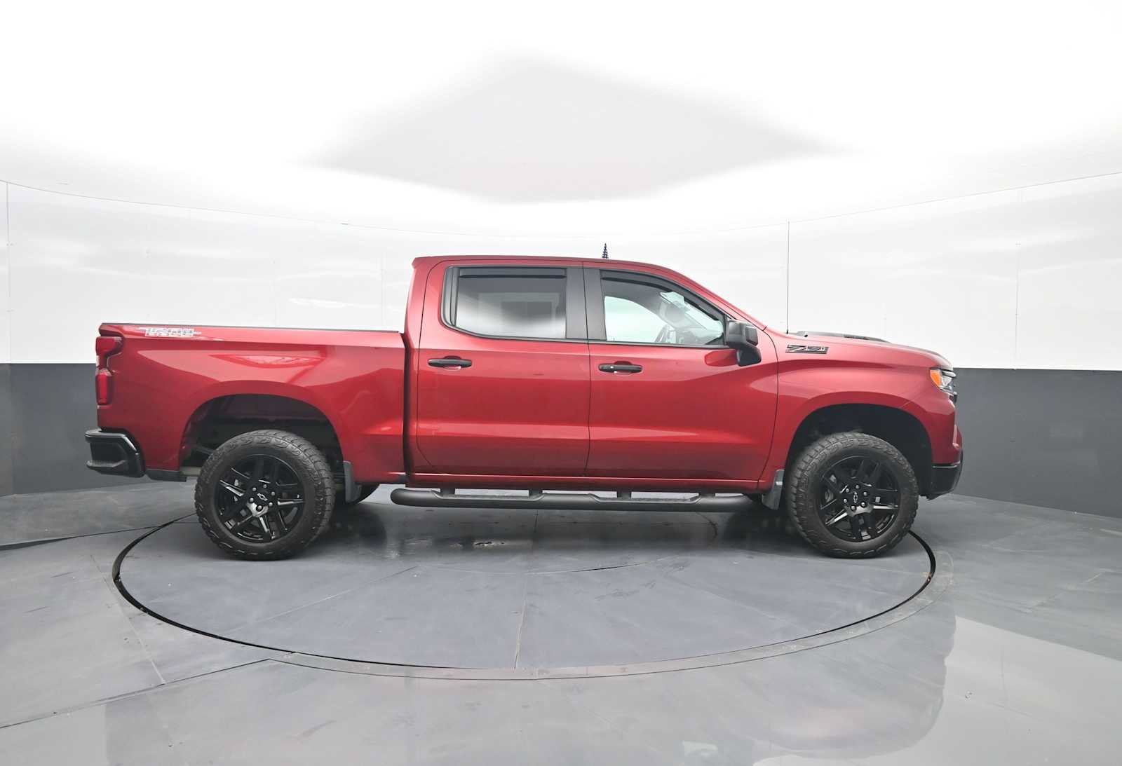 Used 2024 Chevrolet Silverado 1500 LT Trail Boss w/ LPO, Dark Essentials Package AWD/4WD image 9