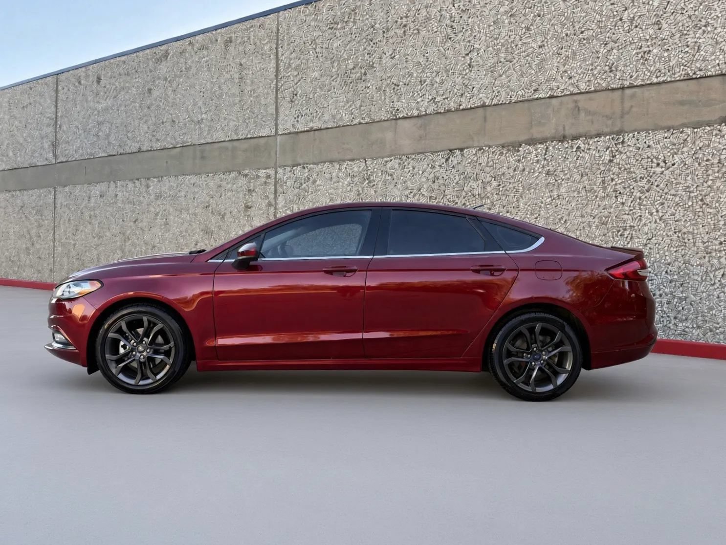 Used 2018 Ford Fusion SE w/ Equipment Group 201A FWD image 3