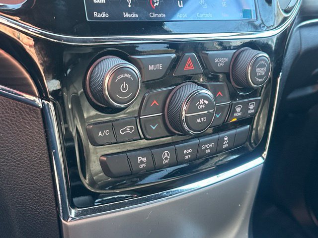 Used 2019 Jeep Grand Cherokee Limited w/ Luxury Group II AWD/4WD image 9