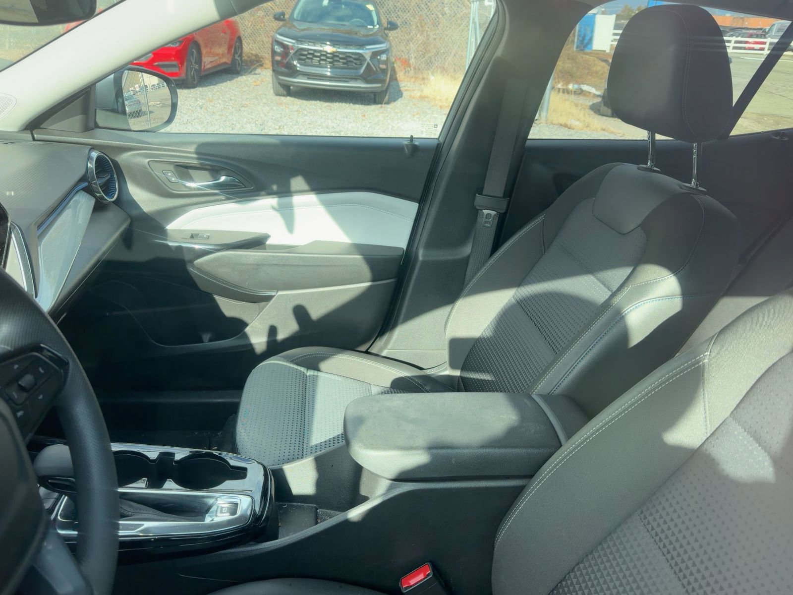 Used 2025 Chevrolet Trax LT image 7