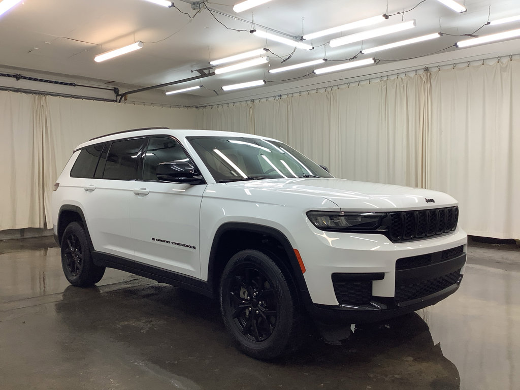 Used 2024 Jeep Grand Cherokee L Laredo image 4