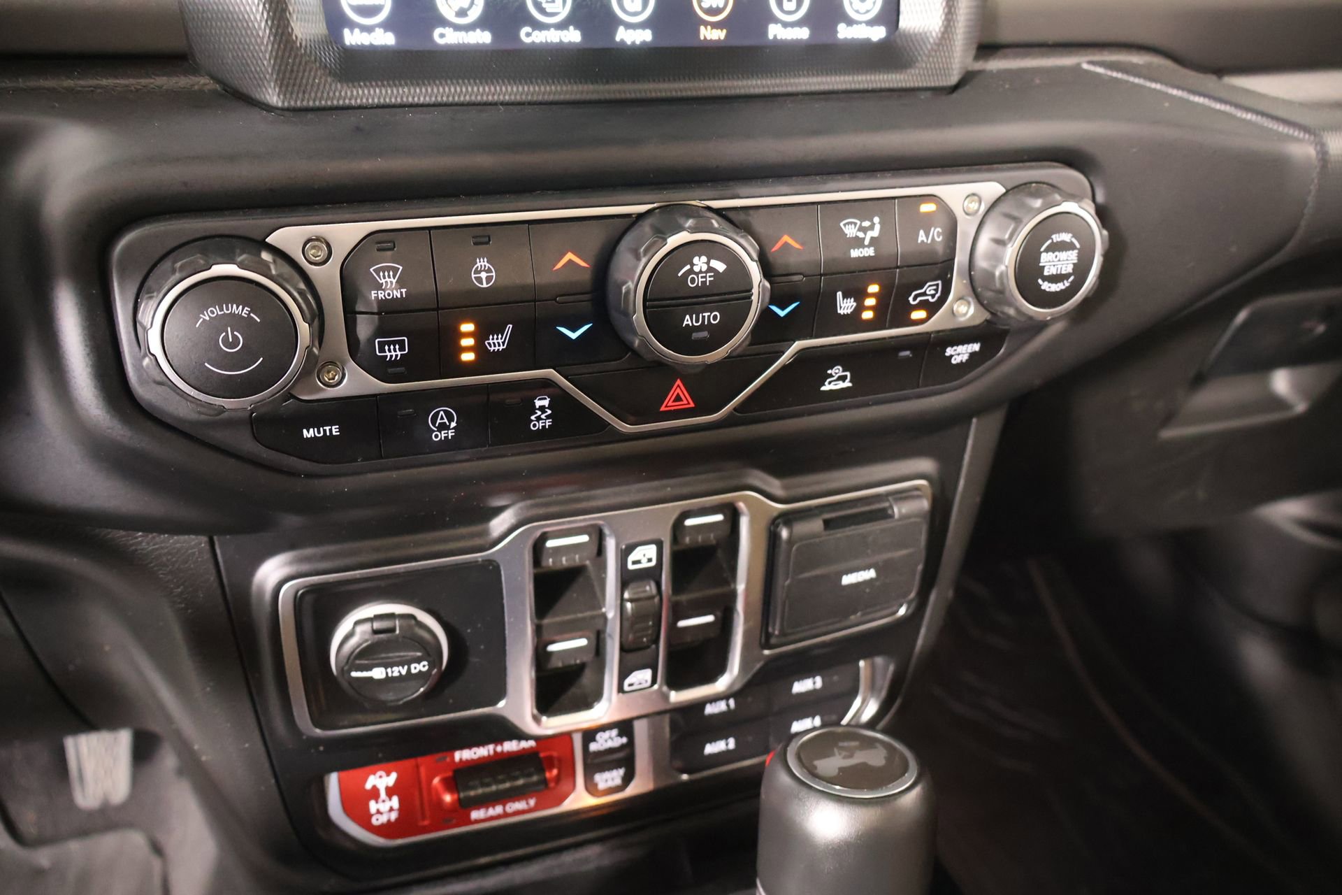Used 2023 Jeep Wrangler Unlimited Rubicon w/ LED Lighting Group AWD/4WD image 8