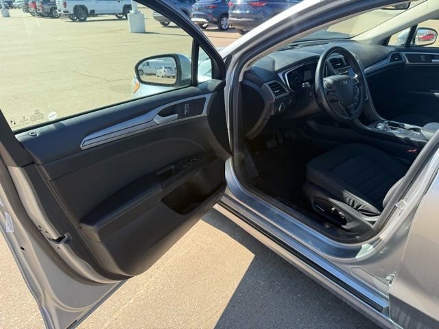 Used 2020 Ford Fusion SE image 9