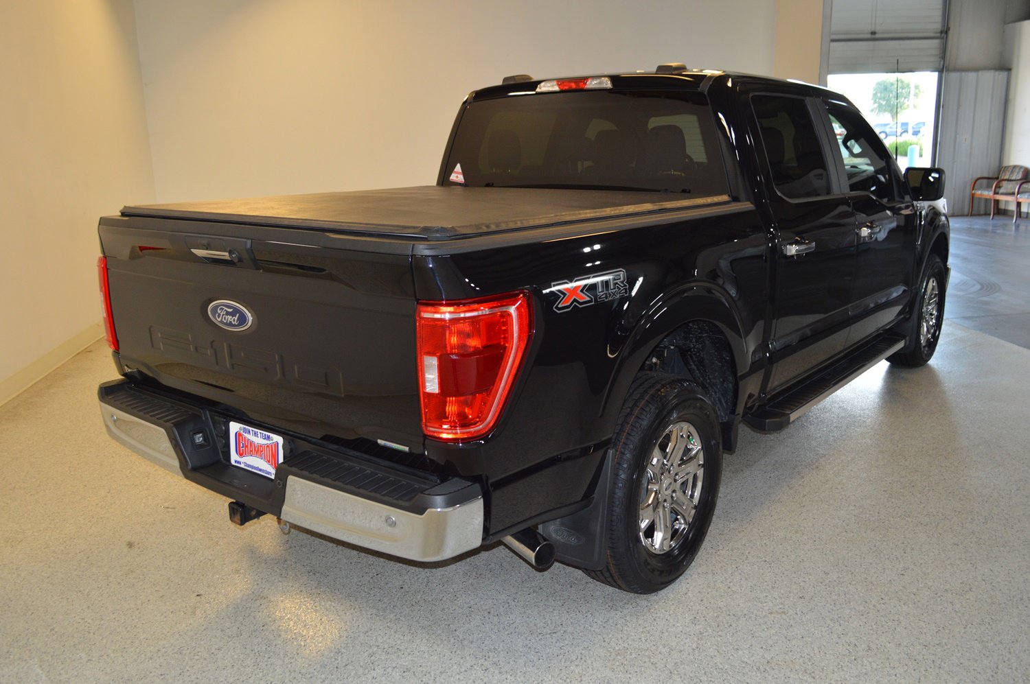 Used 2022 Ford F150 XLT w/ XTR Package image 3
