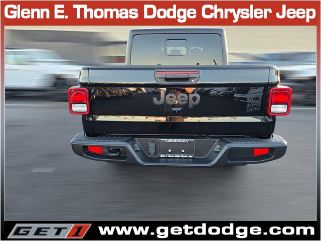 Certified 2022 Jeep Gladiator Willys image 8