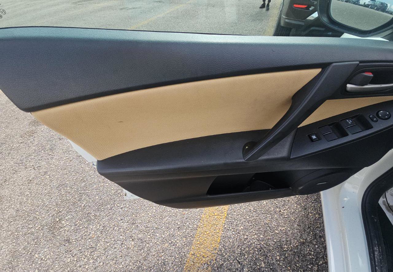 Used 2012 MAZDA MAZDA3 i Touring FWD image 15