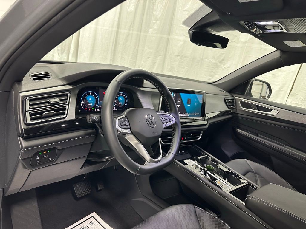 Used 2025 Volkswagen Atlas Cross Sport SE image 15