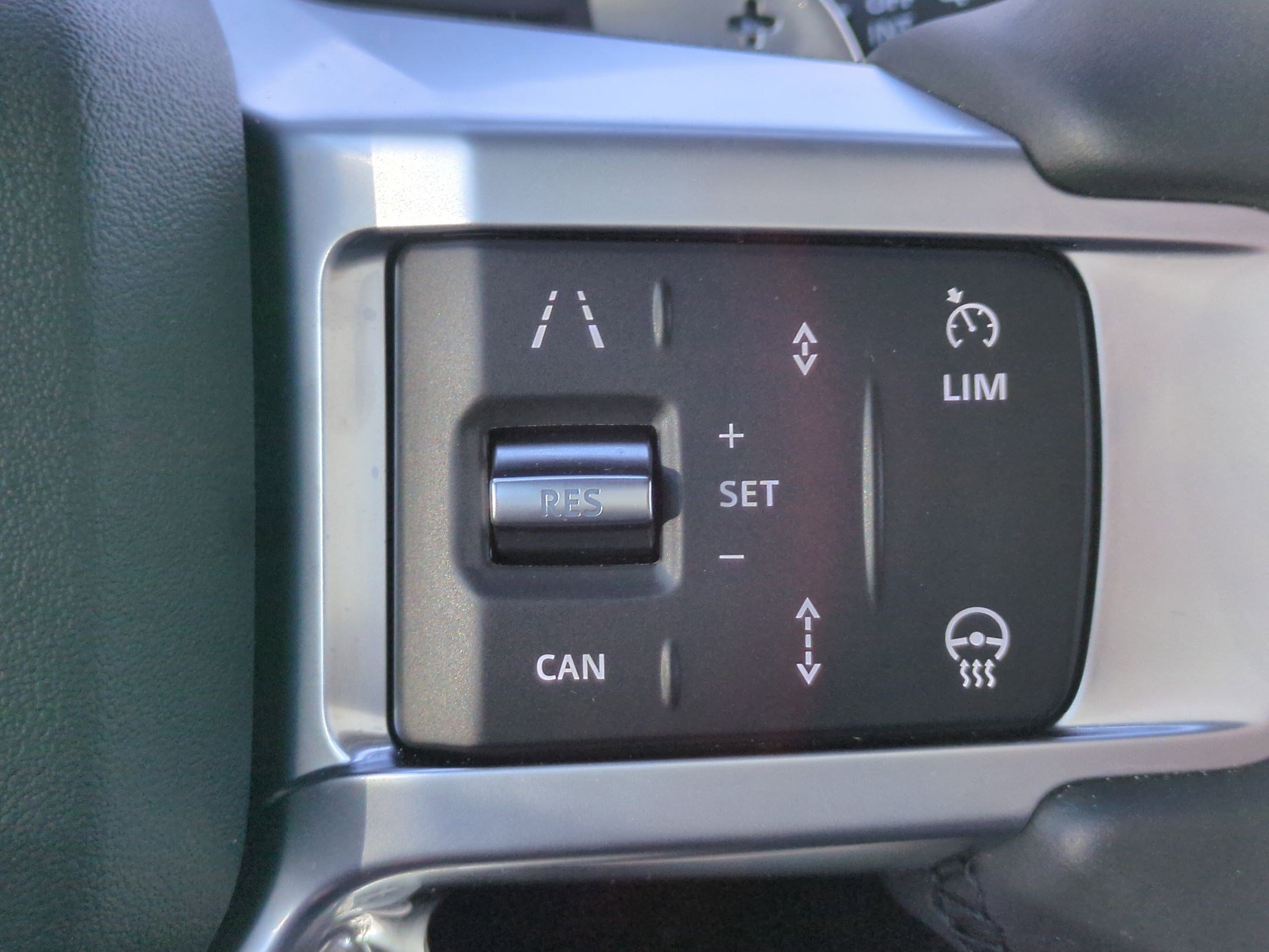 Used 2025 Land Rover Discovery S image 17