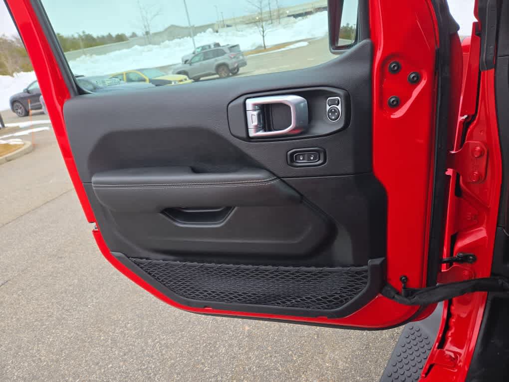 Used 2023 Jeep Wrangler Unlimited Sahara w/ Cold Weather Group AWD/4WD image 13