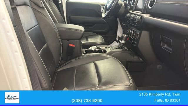 Used 2022 Jeep Wrangler Unlimited Sahara w/ Cold Weather Group AWD/4WD image 37