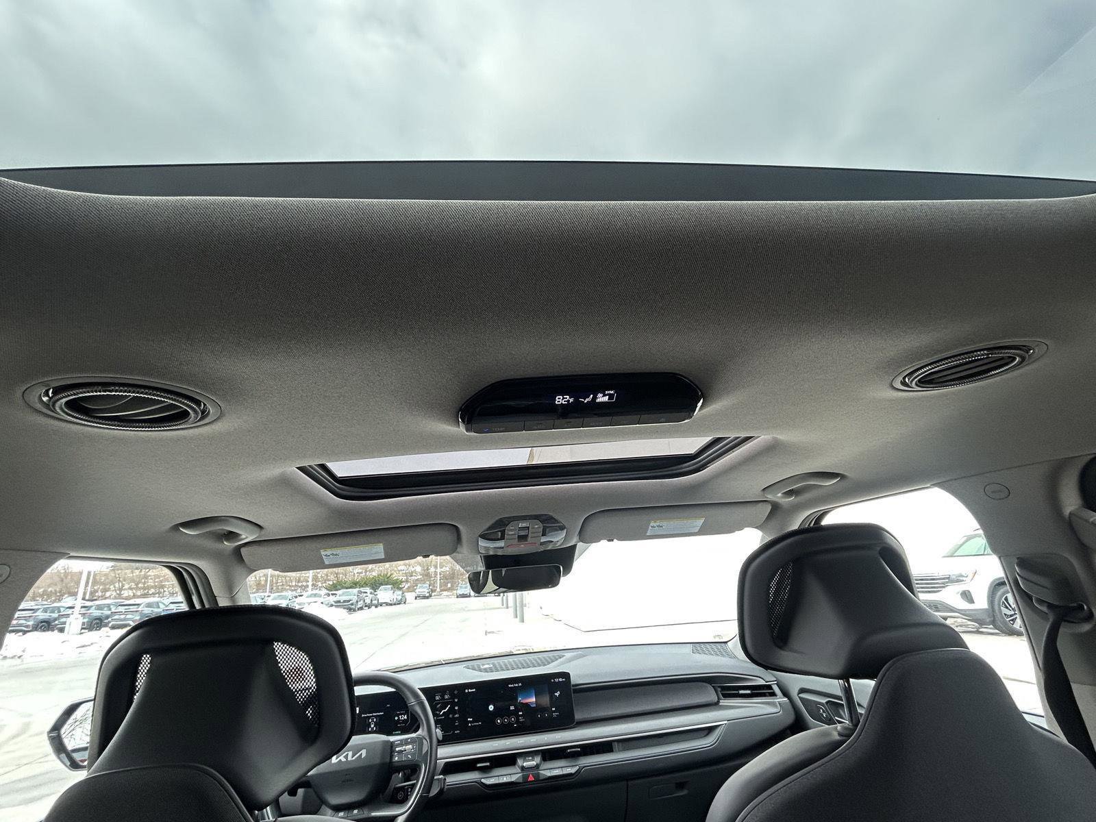 Used 2024 Kia EV9 Wind image 24