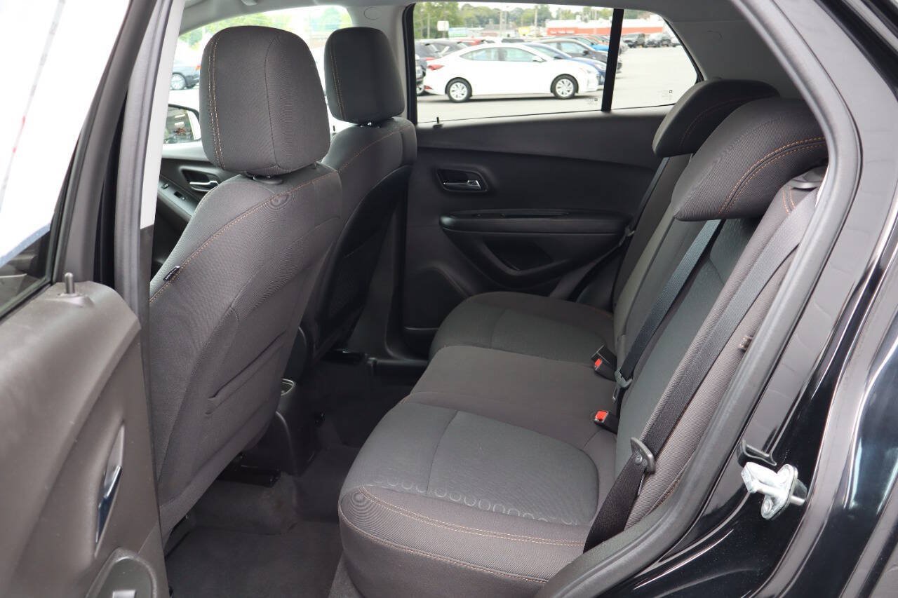 Used 2017 Chevrolet Trax LS w/ Fleet Convenience Package AWD/4WD image 5