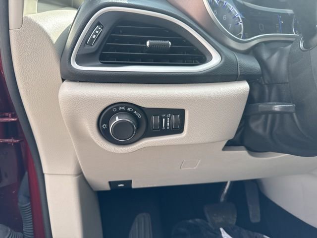 Used 2023 Chrysler Voyager LX FWD image 22