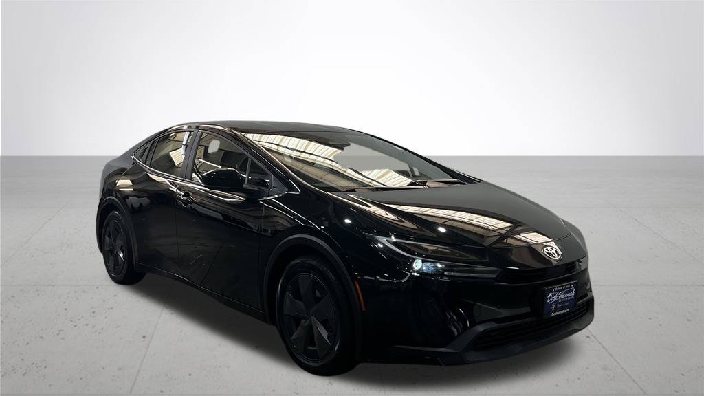 Used 2025 Toyota Prius LE FWD image 7
