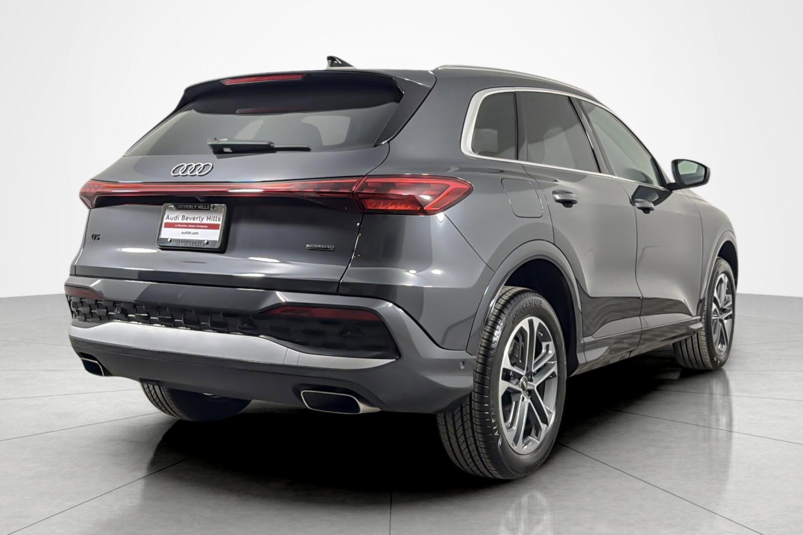 Used 2025 Audi Q5 Premium w/ Convenience Package image 5