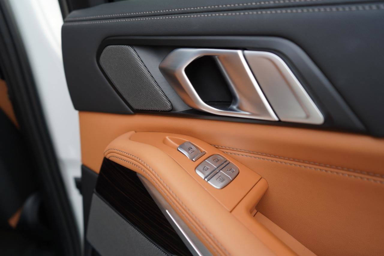 Used 2025 BMW X7 xDrive40i w/ M Sport Package image 69