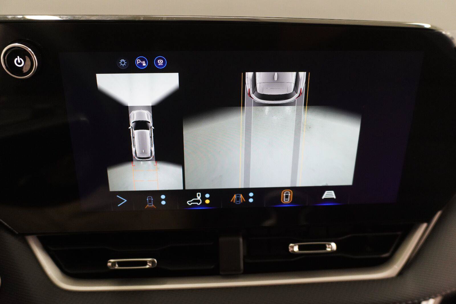 New 2027 Chevrolet Equinox LT w/ Safety and Technology Package FWD image 19