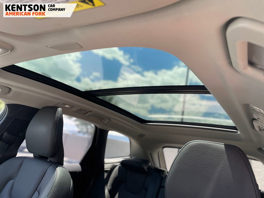 Used 2025 Volvo XC60 B5 Plus AWD/4WD image 32